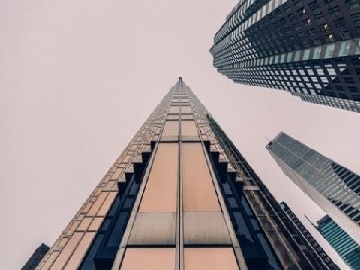 A股高开低走，单边下行：科技股显著回调，两市成交额放大至2.57万亿元